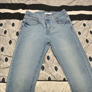 Levi Mid Rise Skinny Jeans SZ 28